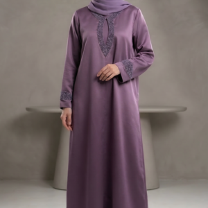 عباية خزامى ستان لامع وتطريز سمبوسة يدوي