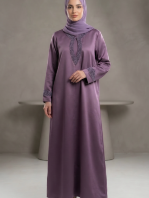 عباية خزامى ستان لامع وتطريز سمبوسة يدوي