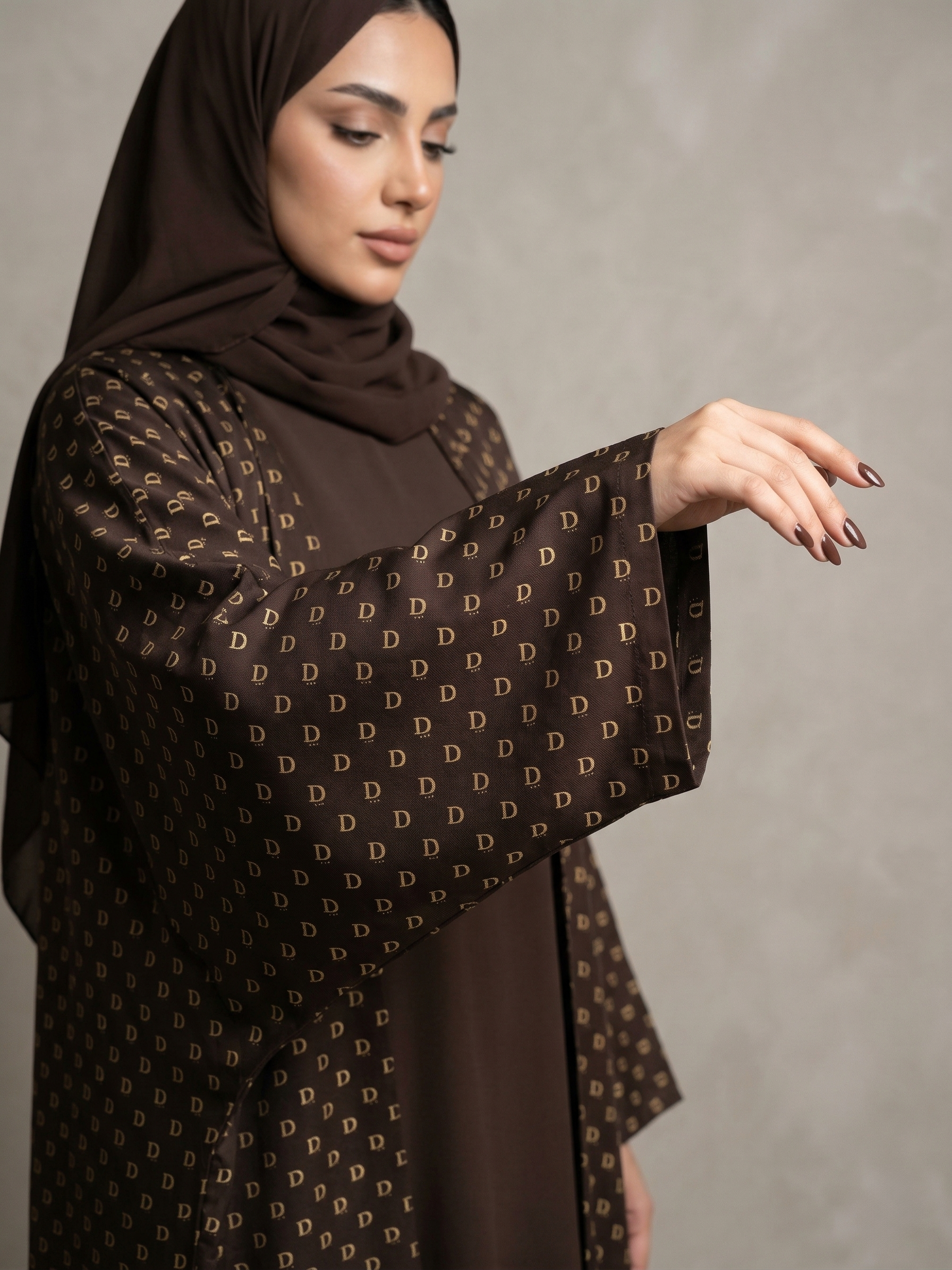 عباية "دينا" الملكية بالحرير والذهب - Image 2